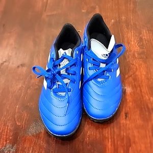 Adidas indoor training Soccer Shoe size 2.5